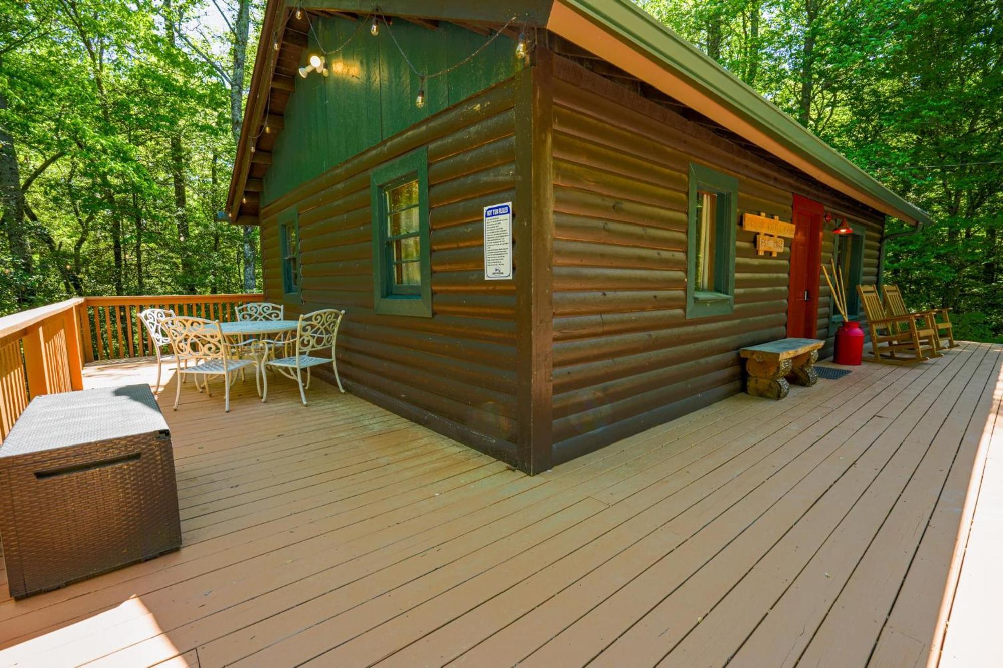 The Big Little Cabin - Hot Tub & Playground Далонега Екстериор снимка
