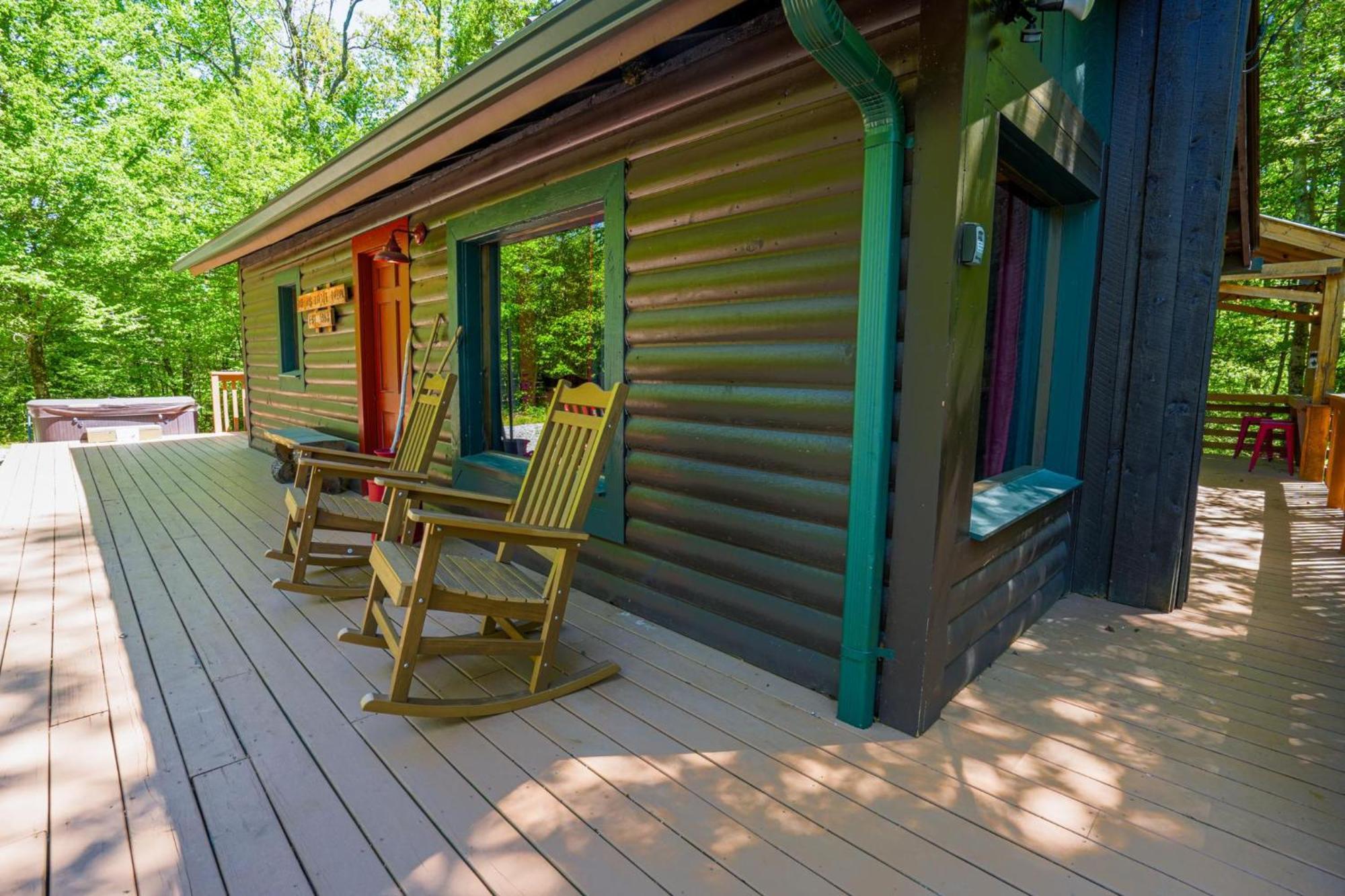 The Big Little Cabin - Hot Tub & Playground Далонега Екстериор снимка