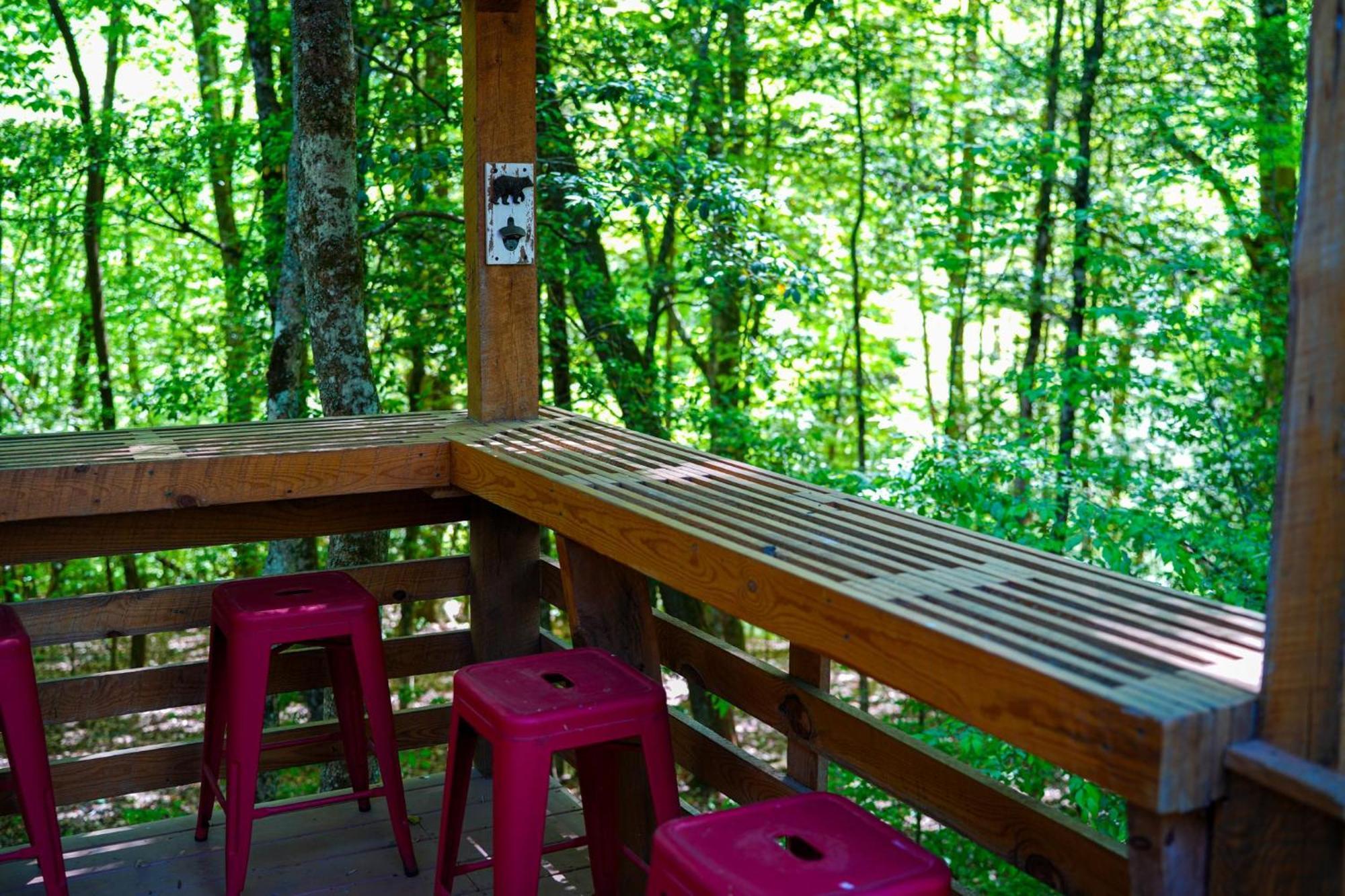 The Big Little Cabin - Hot Tub & Playground Далонега Екстериор снимка