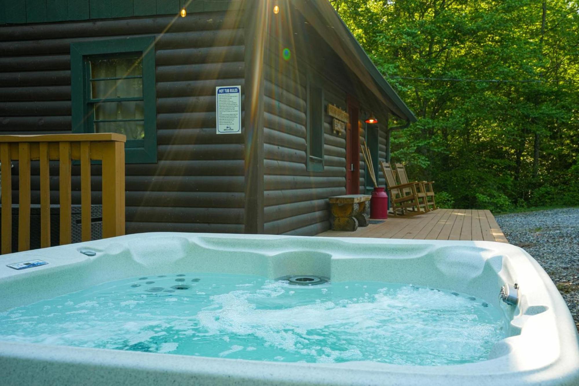 The Big Little Cabin - Hot Tub & Playground Далонега Екстериор снимка