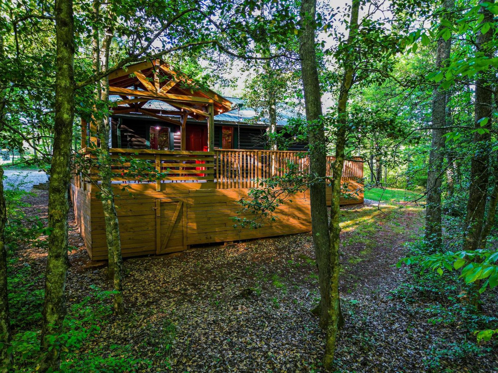 The Big Little Cabin - Hot Tub & Playground Далонега Екстериор снимка