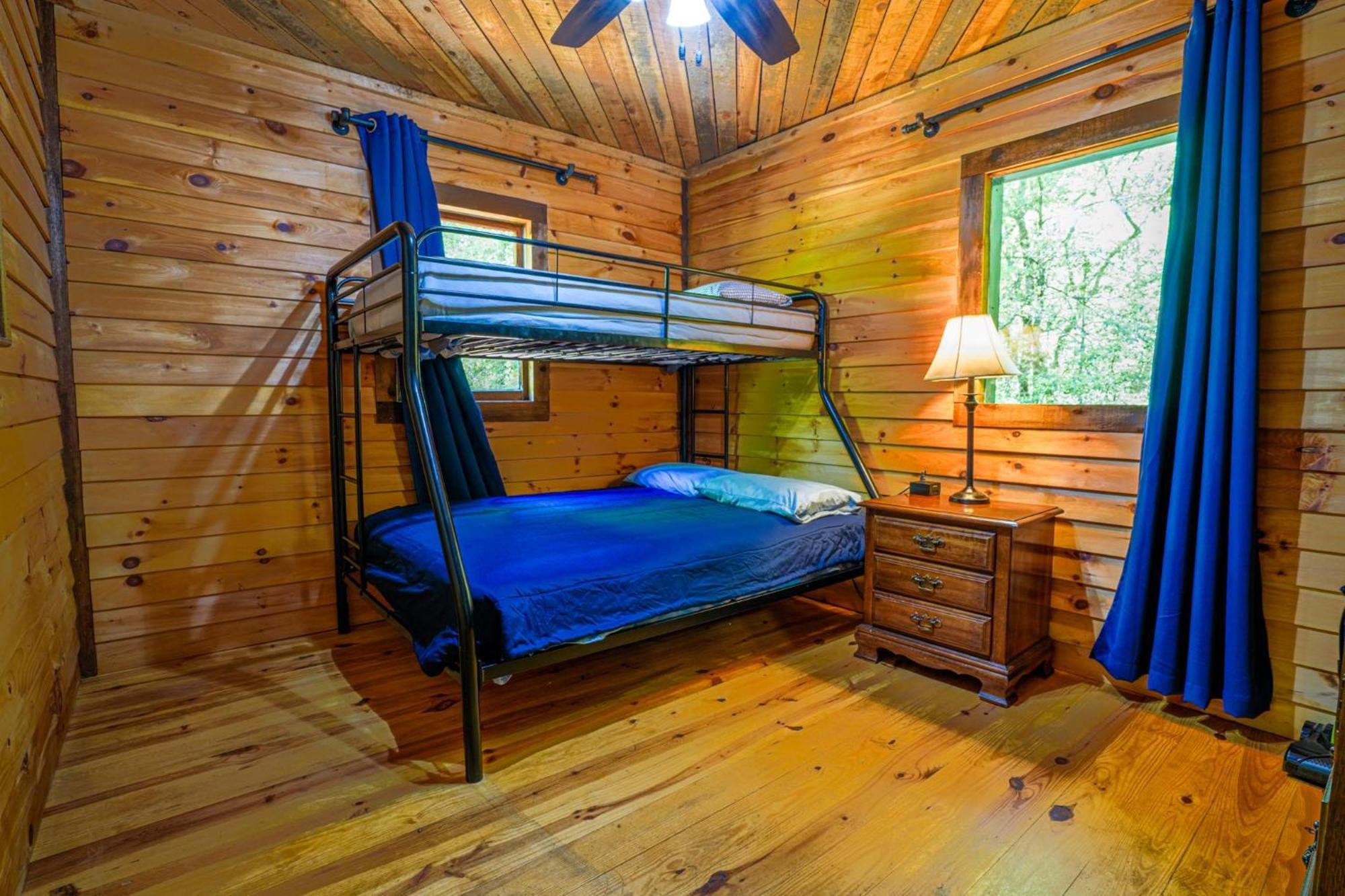 The Big Little Cabin - Hot Tub & Playground Далонега Екстериор снимка