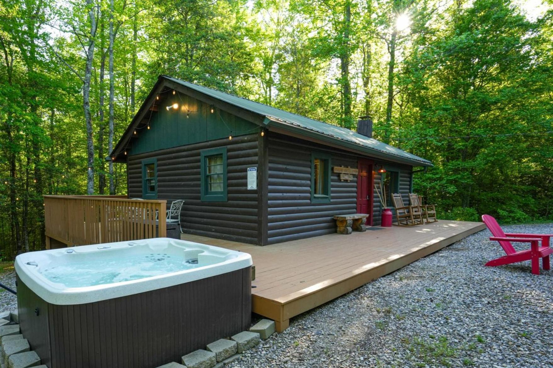 The Big Little Cabin - Hot Tub & Playground Далонега Екстериор снимка