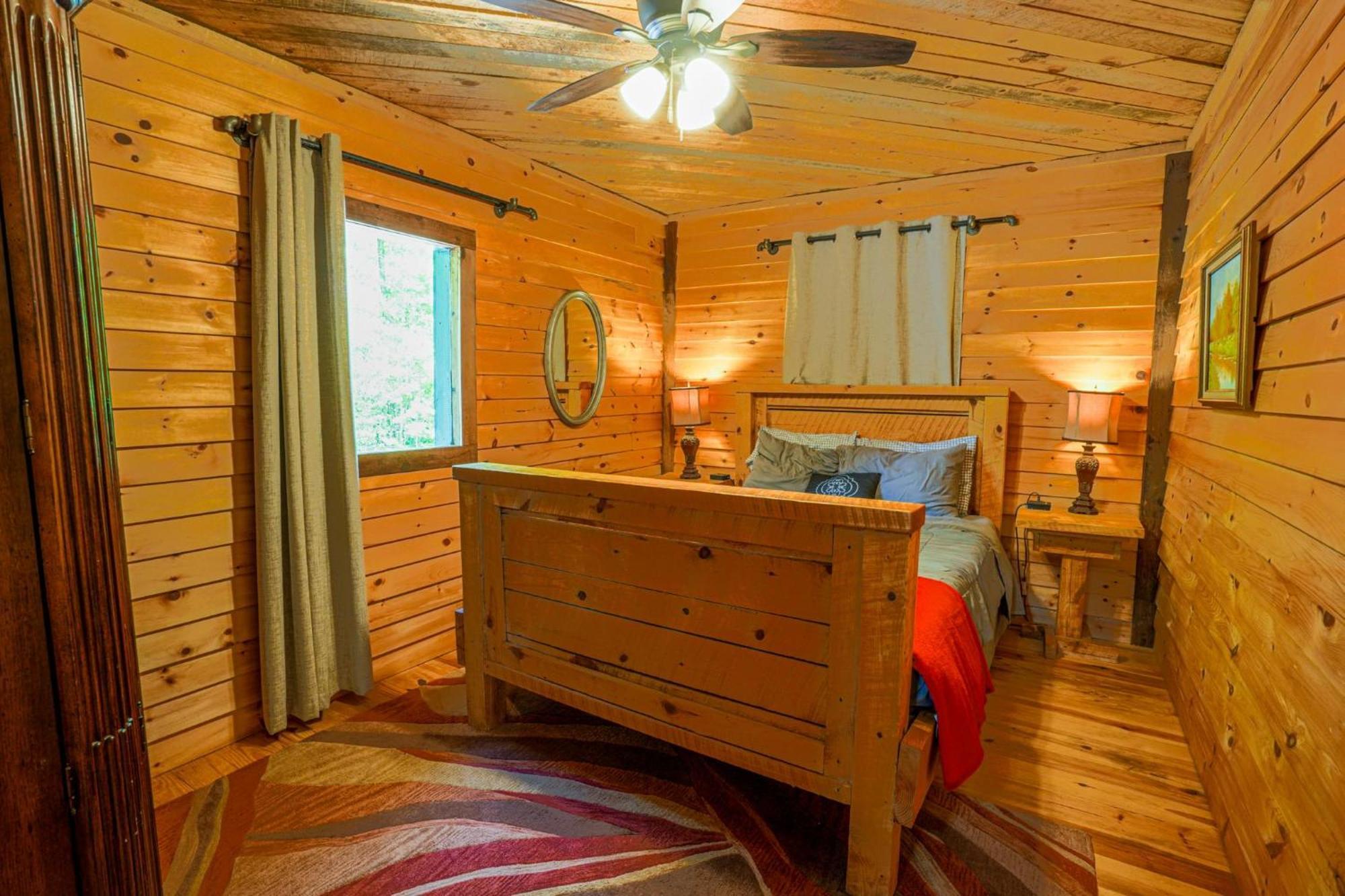 The Big Little Cabin - Hot Tub & Playground Далонега Екстериор снимка