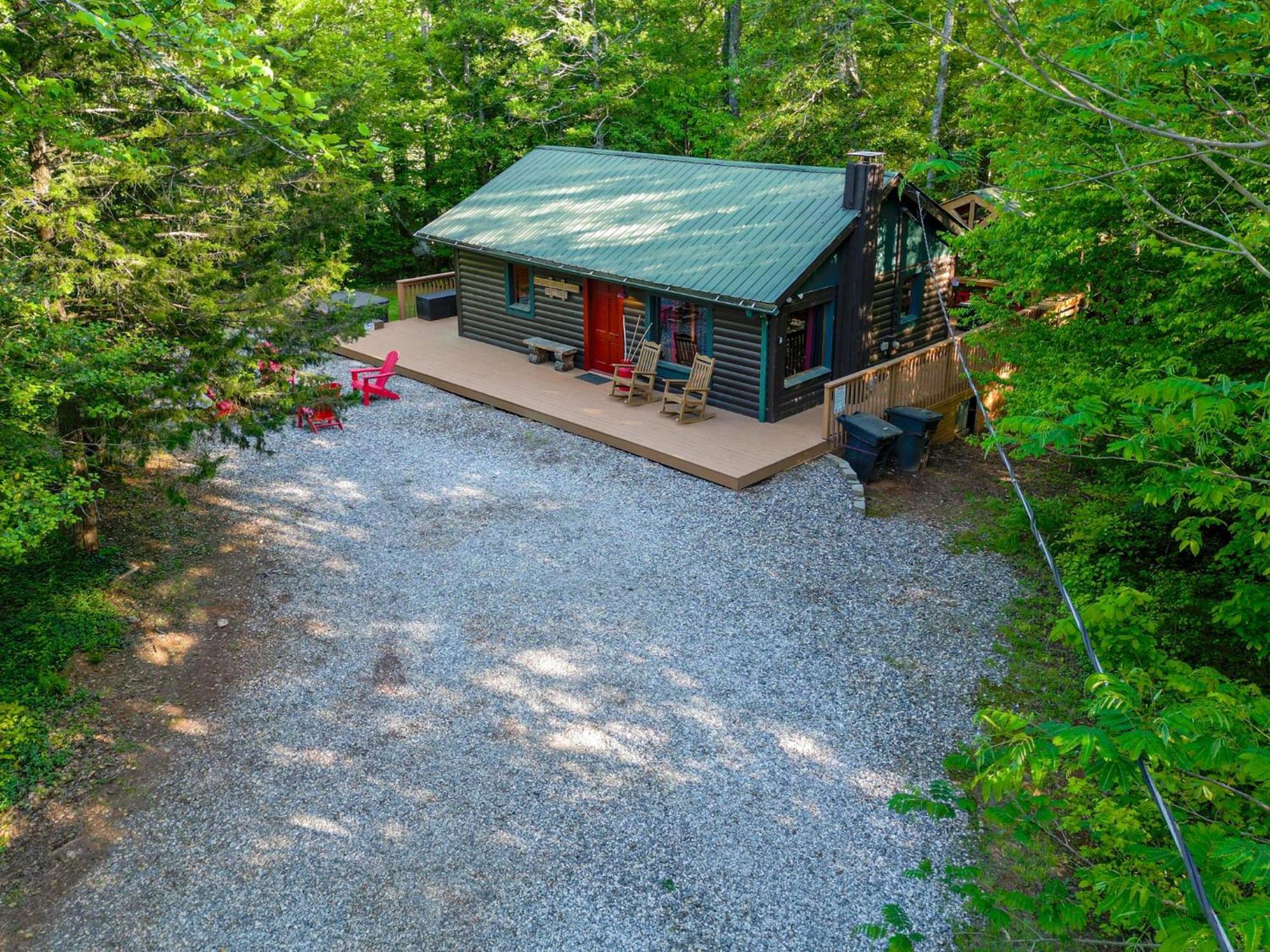 The Big Little Cabin - Hot Tub & Playground Далонега Екстериор снимка